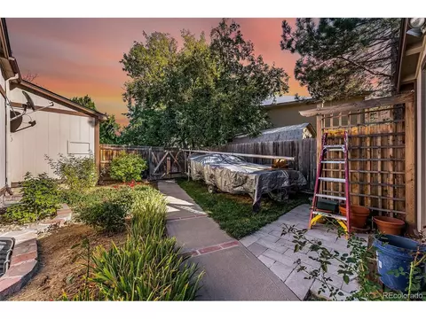 9 Moline St, Aurora, CO 80010 photo 1
