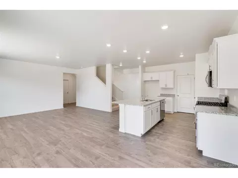 810 Crest St, Lochbuie, CO 80603 photo 3