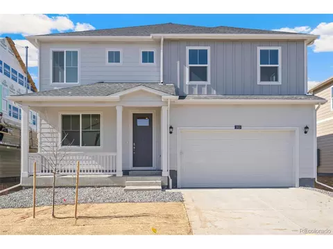 810 Crest St, Lochbuie, CO 80603