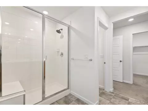 Bath - 23920 E 34th Ave, Aurora, CO 80019 photo 2 of 4