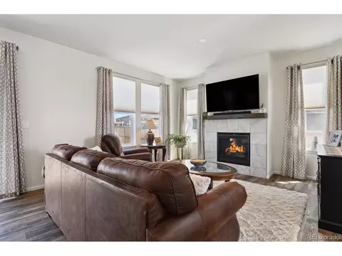 27501 E 7th Dr, Aurora, CO 80018 photo 2