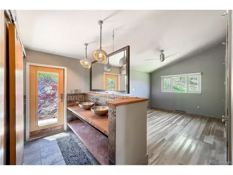 Bath - 6709 Olde Stage Rd, Boulder, CO 80302 photo 2 of 4