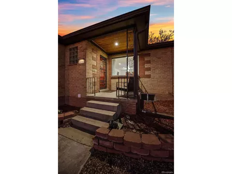 2042 Jamaica St, Aurora, CO 80010