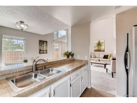 87 Macon Ct, Aurora, CO 80010 photo 6
