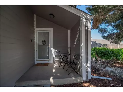 87 Macon Ct, Aurora, CO 80010 photo 3