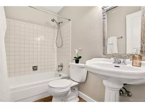 Bath - 18130 E Bails Pl, Aurora, CO 80017 photo 2 of 3