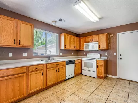 5212 Jasper St, Denver, CO 80239 photo 16