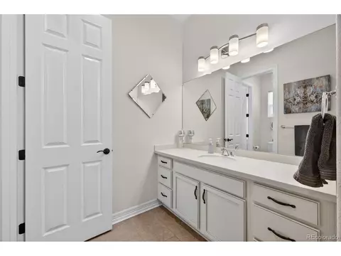 27560 E Lakeview Dr, Aurora, CO 80016 photo 5
