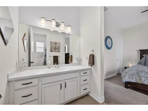 27560 E Lakeview Dr, Aurora, CO 80016 photo 9