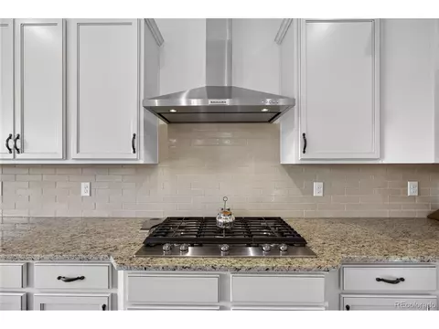 27560 E Lakeview Dr, Aurora, CO 80016 photo 16