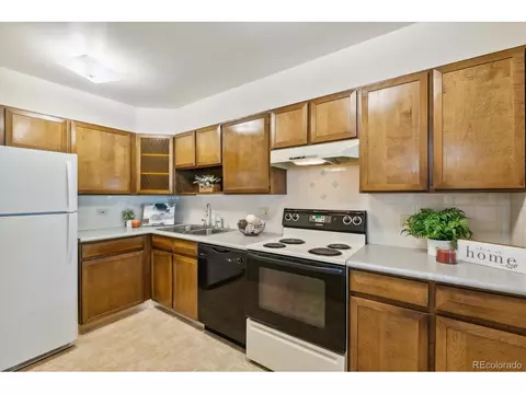 705 S Alton Way #34-3B, Denver, CO 80247