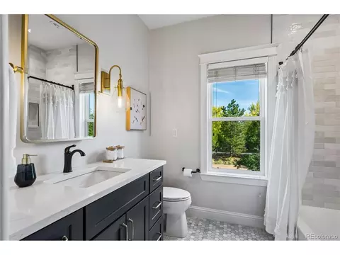 Bath - 9052 E 35th Ave, Denver, CO 80238 photo 6 of 8