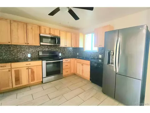 4804 Scranton Ct, Denver, CO 80239 photo 10
