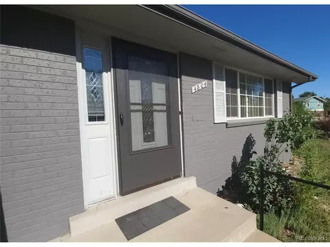 4804 Scranton Ct, Denver, CO 80239 photo 3