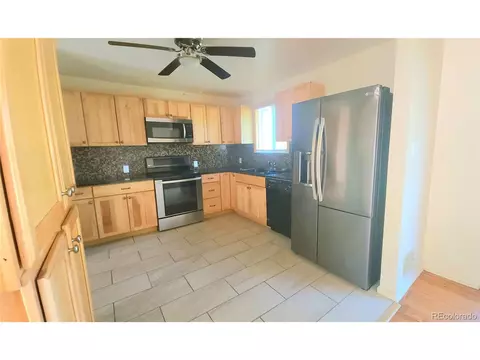 4804 Scranton Ct, Denver, CO 80239 photo 9