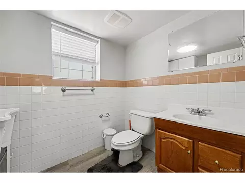 Bath - 17996 E Bails Pl, Aurora, CO 80017 photo 3 of 3