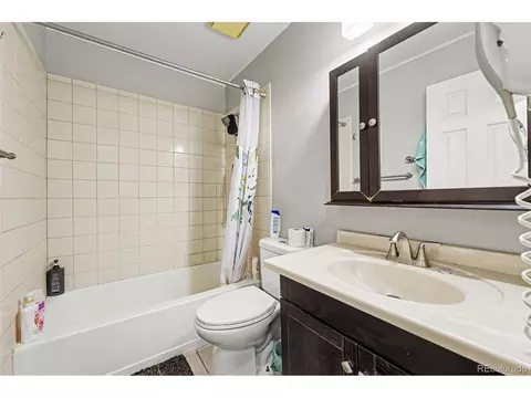 Bath - 17996 E Bails Pl, Aurora, CO 80017 photo 1 of 3