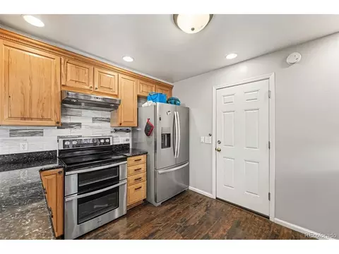 Kitchen - 17996 E Bails Pl, Aurora, CO 80017 photo 4 of 5