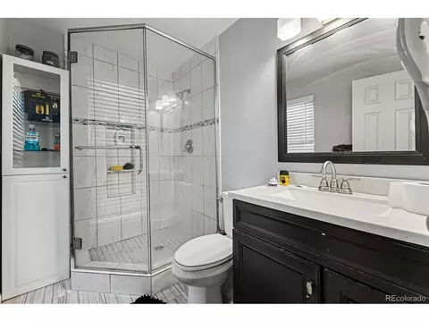 Bath - 17996 E Bails Pl, Aurora, CO 80017 photo 2 of 3