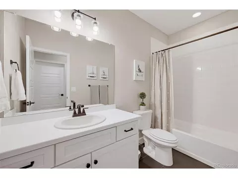 Bath - 22622 E Narrowleaf Cir, Aurora, CO 80016 photo 5 of 5