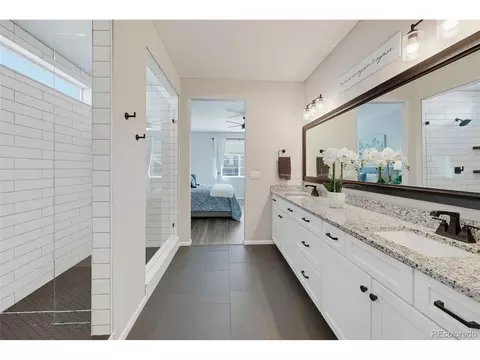 Bath - 22622 E Narrowleaf Cir, Aurora, CO 80016 photo 2 of 5
