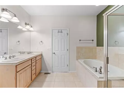 Bath - 3155 E 104th Ave #8D, Thornton, CO 80233 photo 3 of 7