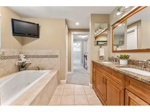 7696 E Napa Pl, Denver, CO 80237 photo 27