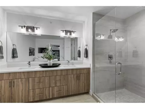 Bath - 2475 Walnut St, Boulder, CO 80302 photo 3 of 5