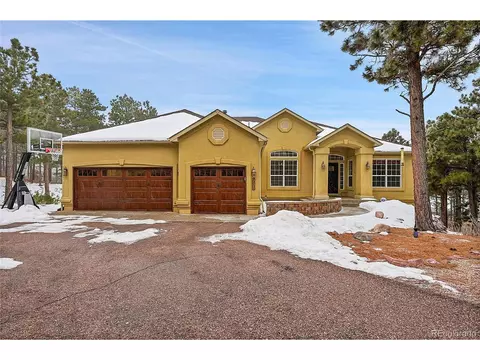 935 Pinenut Ct, Colorado Springs, CO 80921