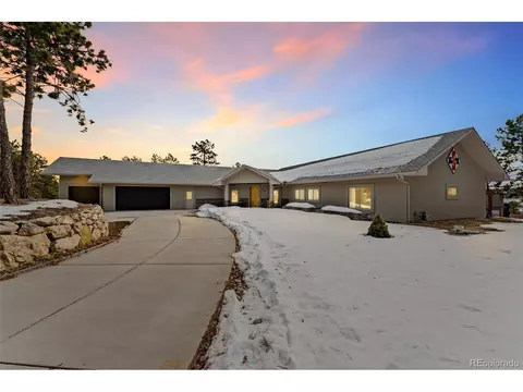 938 Spruce Rd, Larkspur, CO 80118