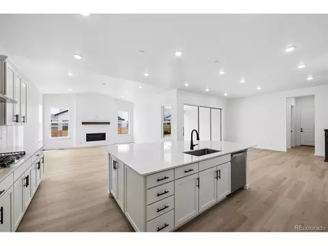 Kitchen - 5588 Tamarack Ave, Longmont, CO 80504 photo 2 of 2