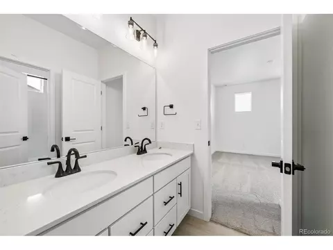 Bath - 5588 Tamarack Ave, Longmont, CO 80504 photo 5 of 5