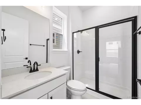 Bath - 5588 Tamarack Ave, Longmont, CO 80504 photo 2 of 5
