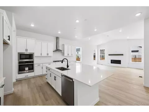 Kitchen - 5588 Tamarack Ave, Longmont, CO 80504 photo 1 of 2