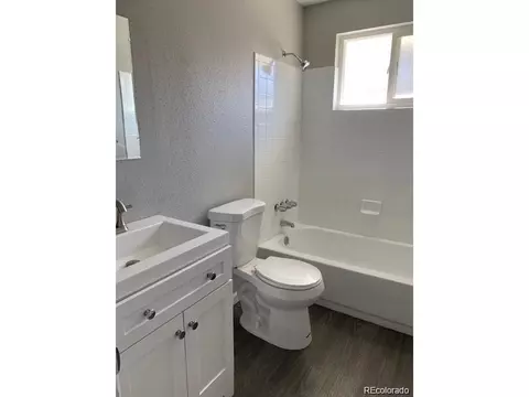 Bath - 11036 E 4th Way, Aurora, CO 80010 photo 2 of 4
