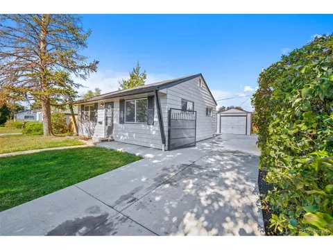845 Moline St, Aurora, CO 80010 photo 2