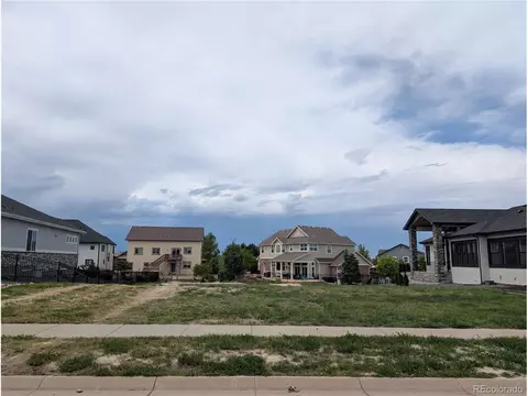 8069 S Blackstone Pkwy, Aurora, CO 80016
