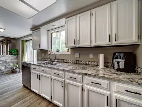 10092 Elizabeth St, Thornton, CO 80229 photo 8
