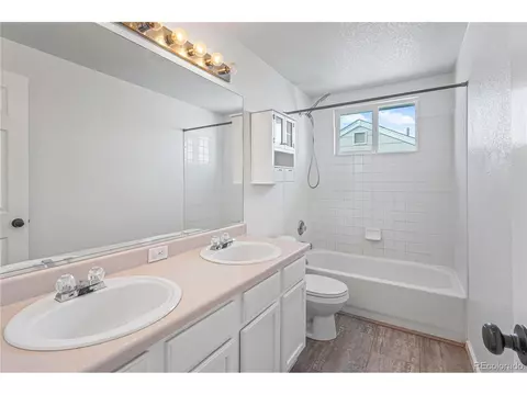 Bath - 22893 E Progress Ave, Aurora, CO 80015 photo 3 of 4