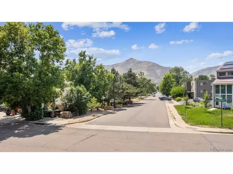 916 9th St, Golden, CO 80401