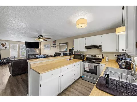 Kitchen - 17125 E Chenango Ave #D, Aurora, CO 80015 photo 3 of 4