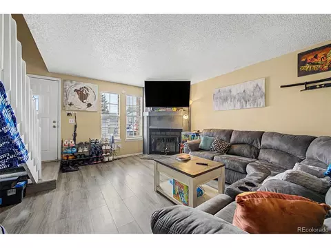 Living - 17125 E Chenango Ave #D, Aurora, CO 80015 photo 3 of 4