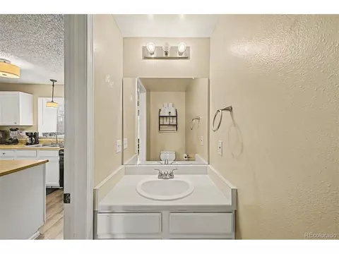 Bath - 17125 E Chenango Ave #D, Aurora, CO 80015 photo 1 of 2