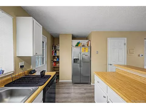 Kitchen - 17125 E Chenango Ave #D, Aurora, CO 80015 photo 4 of 4
