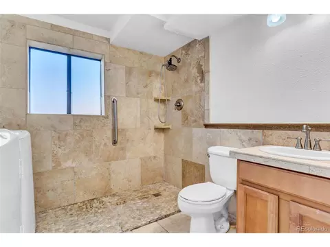 Bath - 16666 E Bails Pl, Aurora, CO 80017 photo 3 of 3