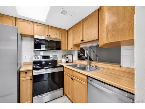 Kitchen - 10001 Evans #79B, Denver, CO 80247 photo 2 of 3