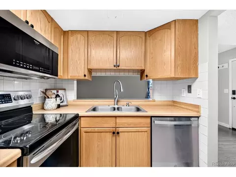 Kitchen - 10001 Evans #79B, Denver, CO 80247 photo 1 of 3