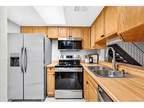 Kitchen - 10001 Evans #79B, Denver, CO 80247 photo 3 of 3