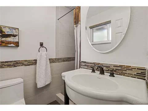 Bath - 7095 S Cherry Dr, Littleton, CO 80122 photo 2 of 3