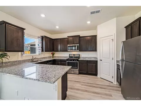 375 Spruce St, Bennett, CO 80102 photo 6